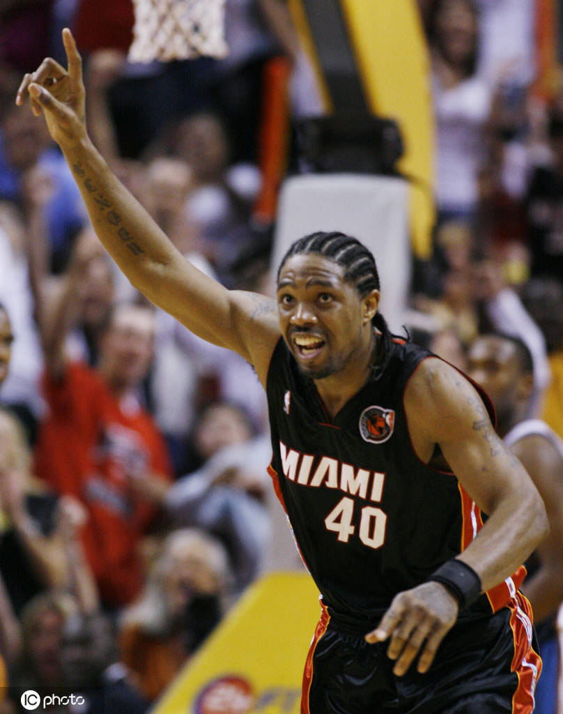 爱游戏体育-亚运会常规赛对决在即！迈阿密热火演练定位球，纽约尼克斯密集防守应对(迈阿密热火整体战术介绍)